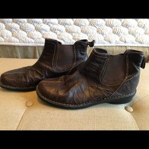 Clarks Brown Leather Booties Size 11